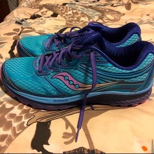 Saucony Everun Guide 9 running shoe size 9.5
